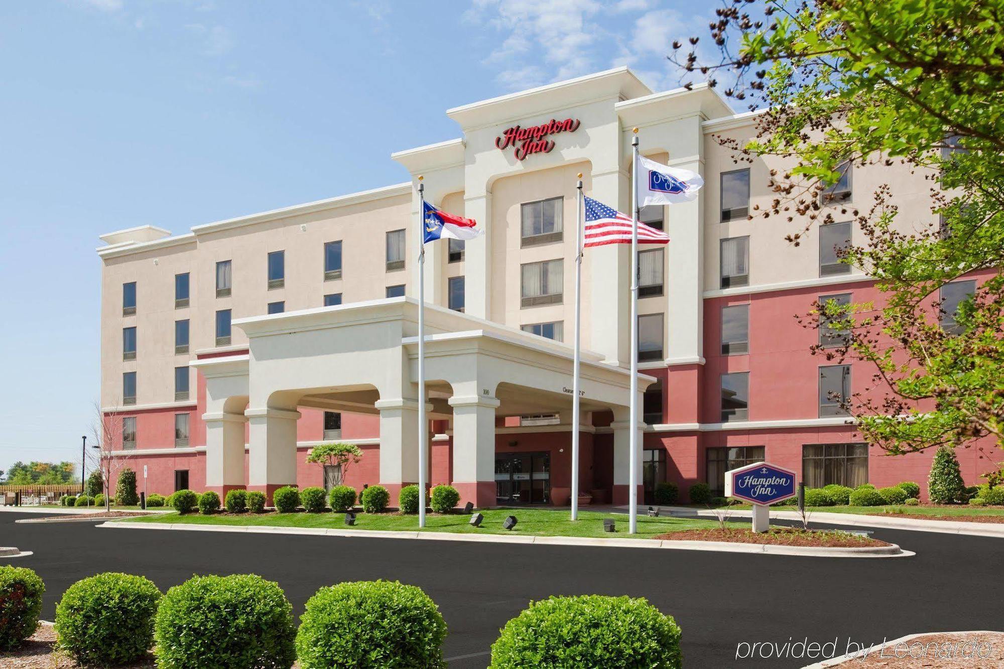 Hampton Inn Dunn Bagian luar foto